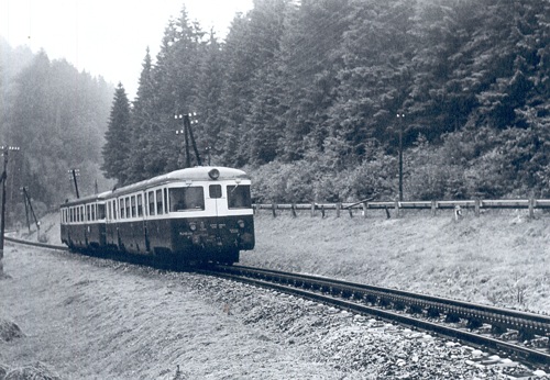 Motorový vozeň M 240 s osobným vlakom